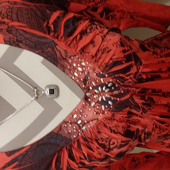 Beautiful Top! One World! - Picture 2 of 8